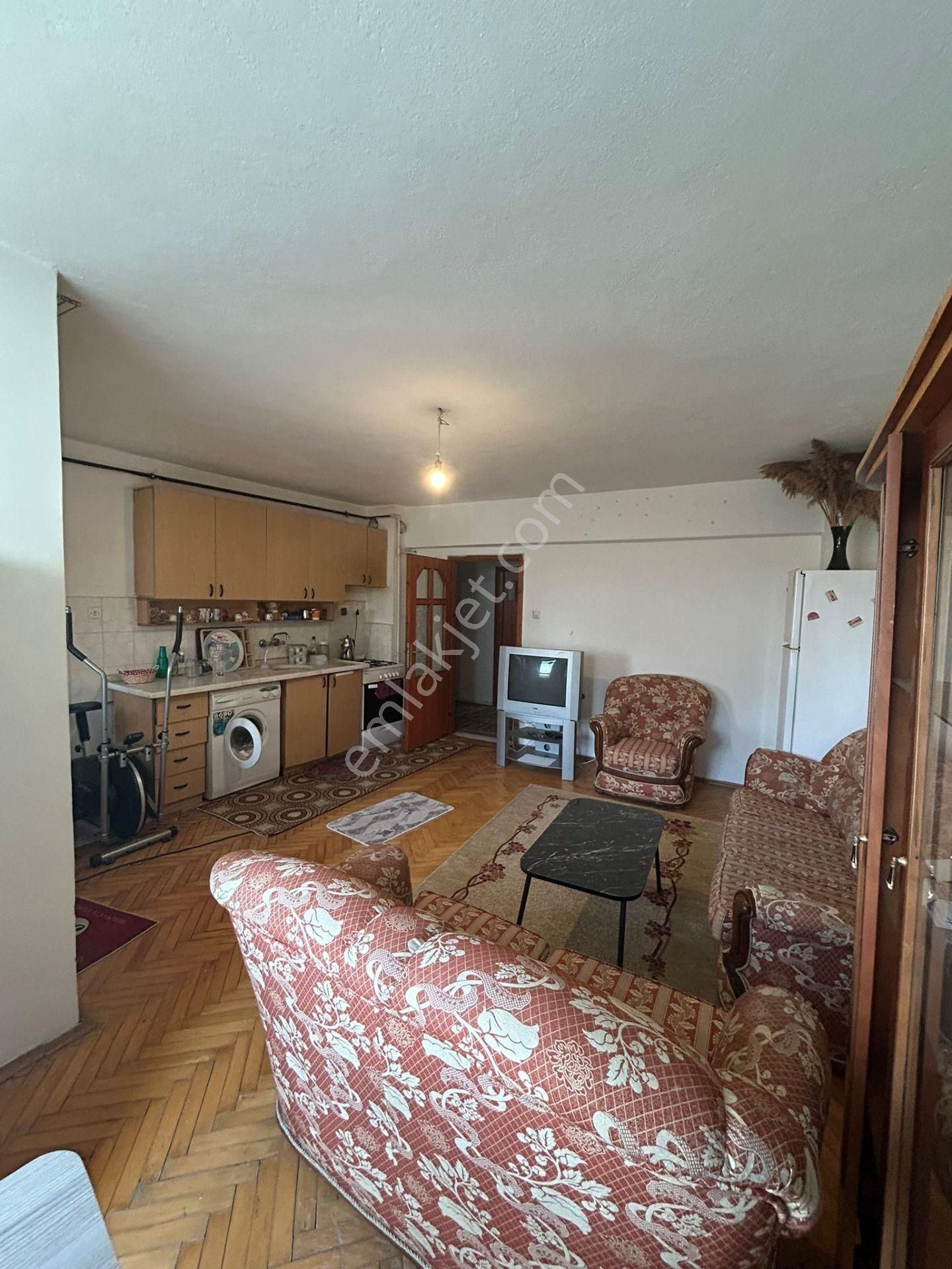 Eşyalı*kiralık*daire*kanuni Mah*merkez De*1 Ci Kat*1+1*geniş*kullanışlı*