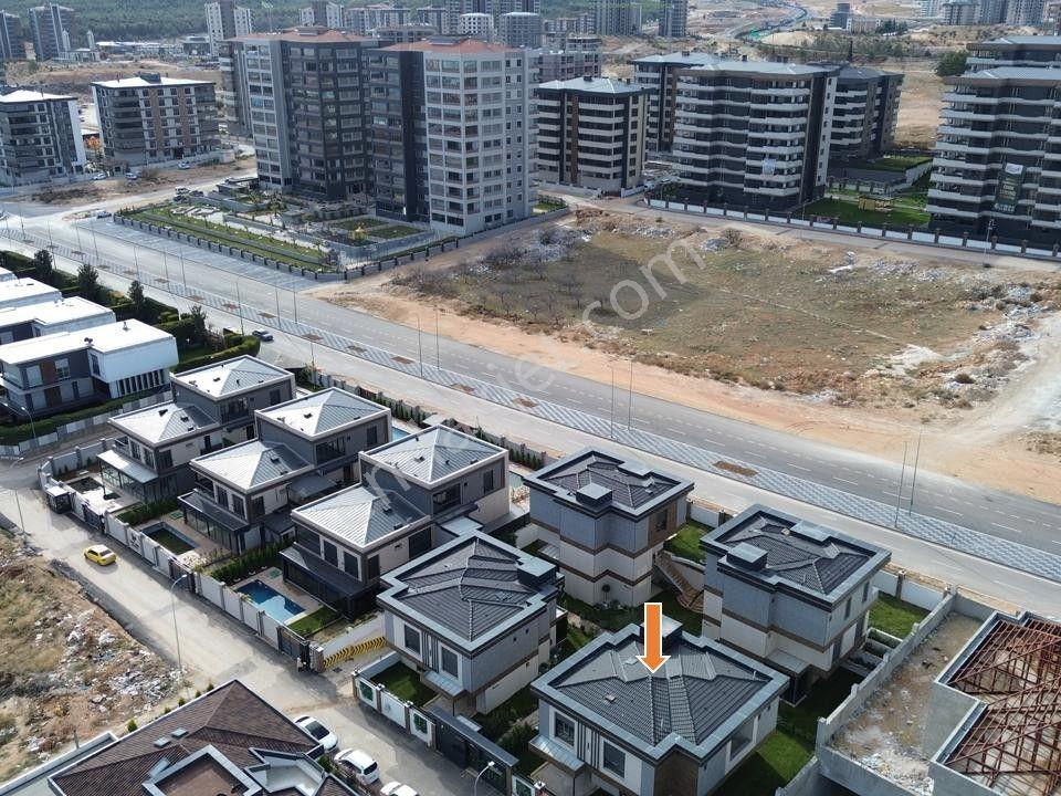 Repa Gayrimenkul Furkan Özer'den -6+2 Villa -site İçi -natamam
