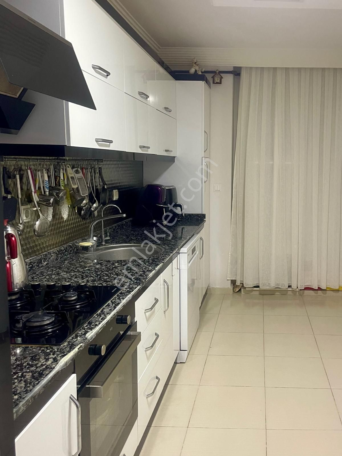 Antalya'nın Kalbinde Nezih Konumda Fırsat Eşyalı Satılık Daire - Görsel 28