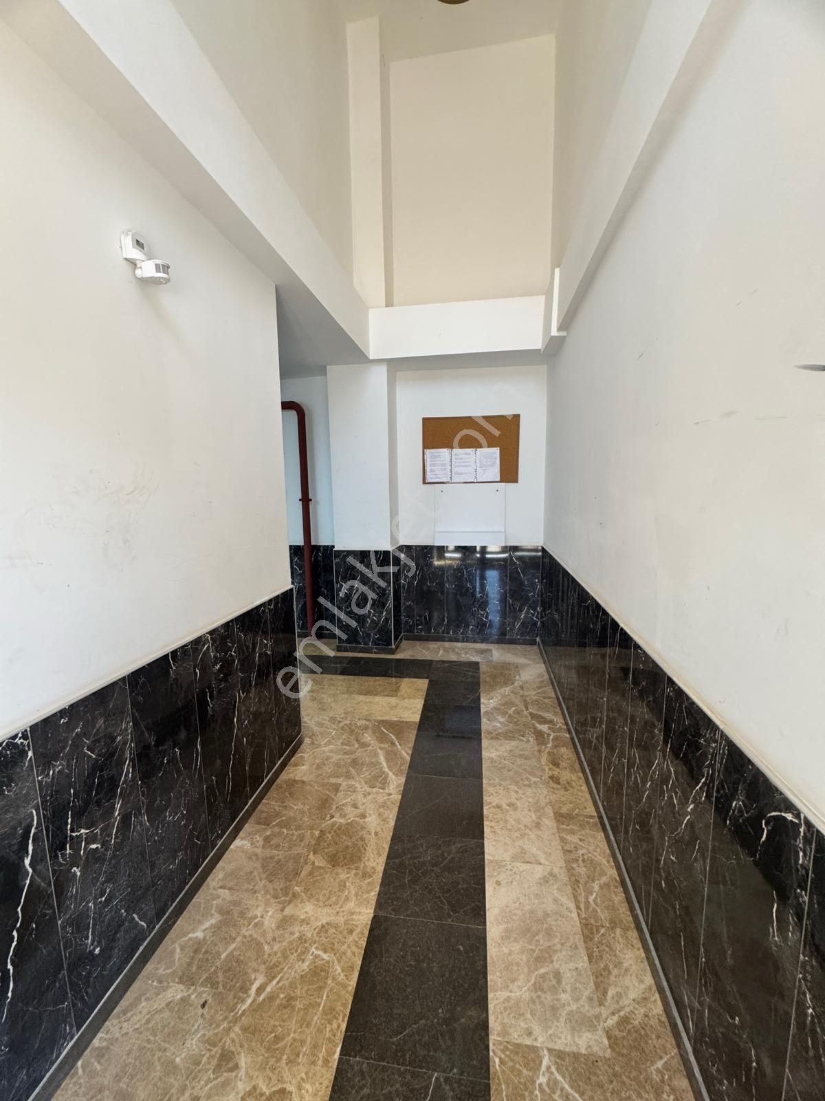 Antalya'nın Kalbinde Nezih Konumda Fırsat Eşyalı Satılık Daire - Görsel 4