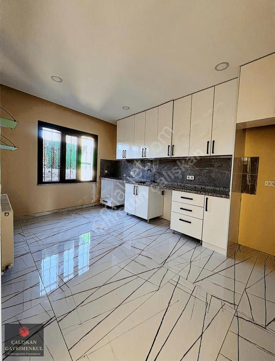 Adnan Menderes Mahallesinde 220 M2 Arsa İçerisinde Müstakil 2+1 - Görsel 20