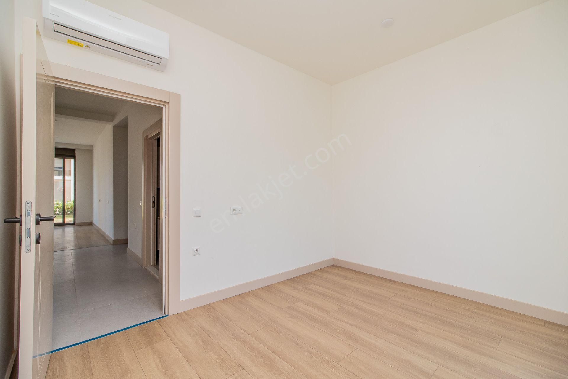 The Viole Sitesinde Bahçe Kullanımlı 2+1 Lüks Daire - Görsel 15