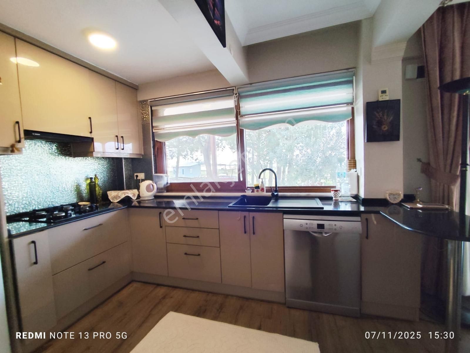 Ayvalık Altınova’da Deniz Manzaralı 3+1 Tripleks Villa - Görsel 17