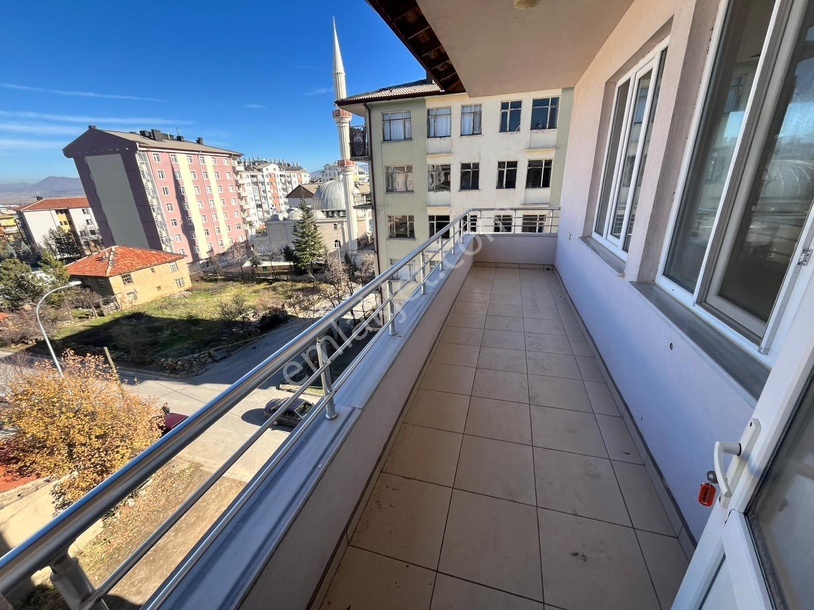 Karakaya Gayrimenkulden Şehir Merkezinde, Sıfır Ayarında, Geniş Ve Konforlu 3+1 Kiralık - Görsel 12