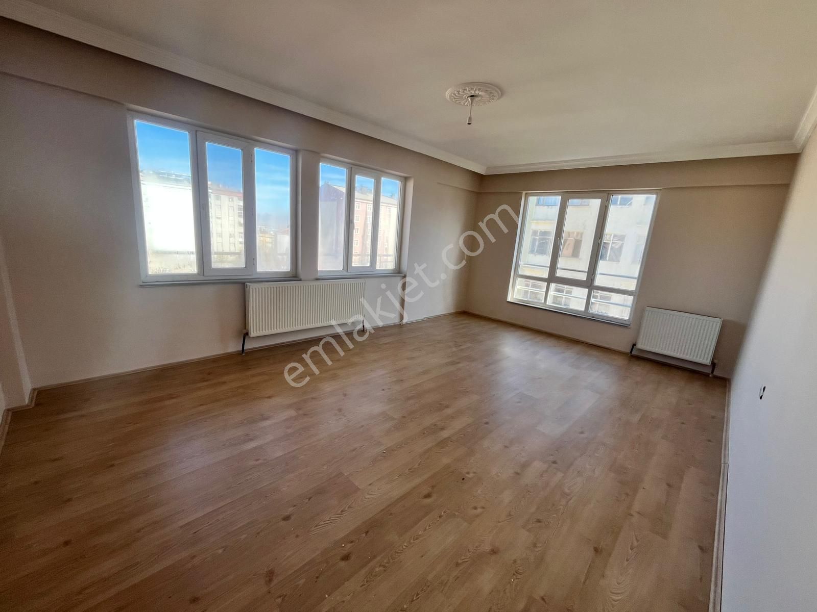 Karakaya Gayrimenkulden Şehir Merkezinde, Sıfır Ayarında, Geniş Ve Konforlu 3+1 Kiralık - Görsel 16