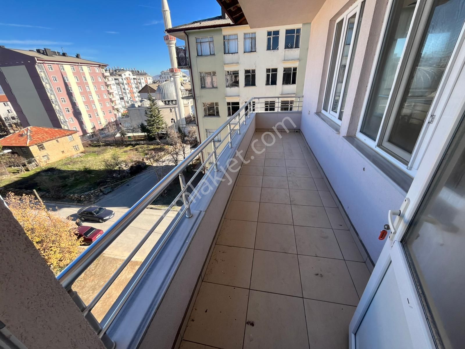 Karakaya Gayrimenkulden Şehir Merkezinde, Sıfır Ayarında, Geniş Ve Konforlu 3+1 Kiralık - Görsel 4