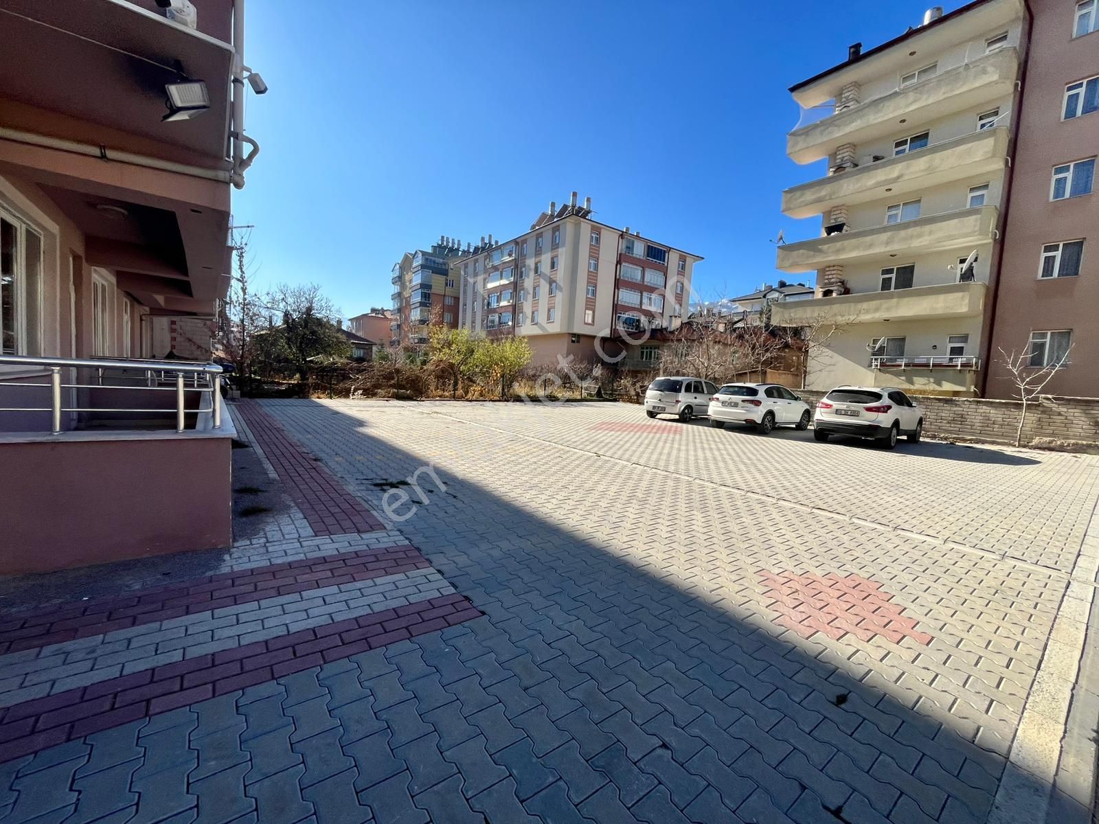 Karakaya Gayrimenkulden Şehir Merkezinde, Sıfır Ayarında, Geniş Ve Konforlu 3+1 Kiralık - Görsel 5