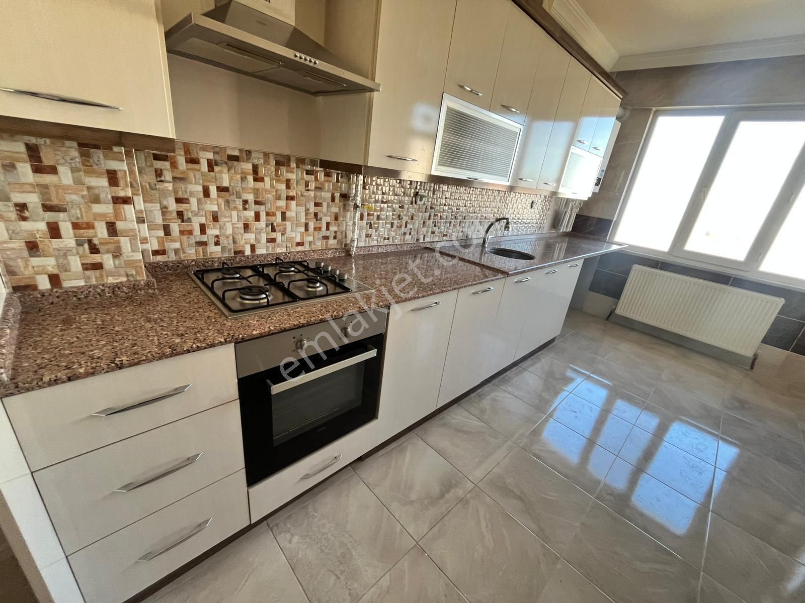Karakaya Gayrimenkulden Şehir Merkezinde, Sıfır Ayarında, Geniş Ve Konforlu 3+1 Kiralık - Görsel 15