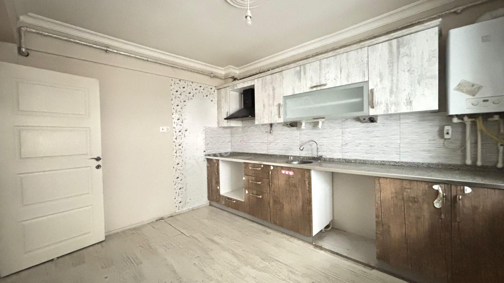 Recep Ümit'ten Çamlıca Mallesinde 2+1 Satılık Daire Nü-1