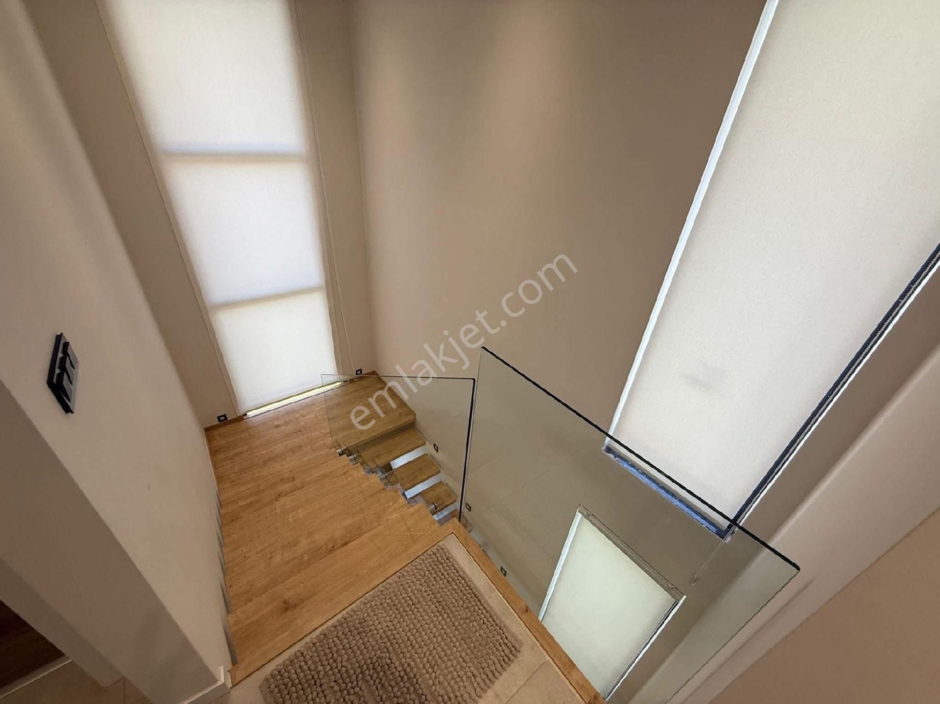 Kuşadasında Plaja Yakın Özel Havuzlu Ful Eşyalı Otoparklı Villa - Görsel 24