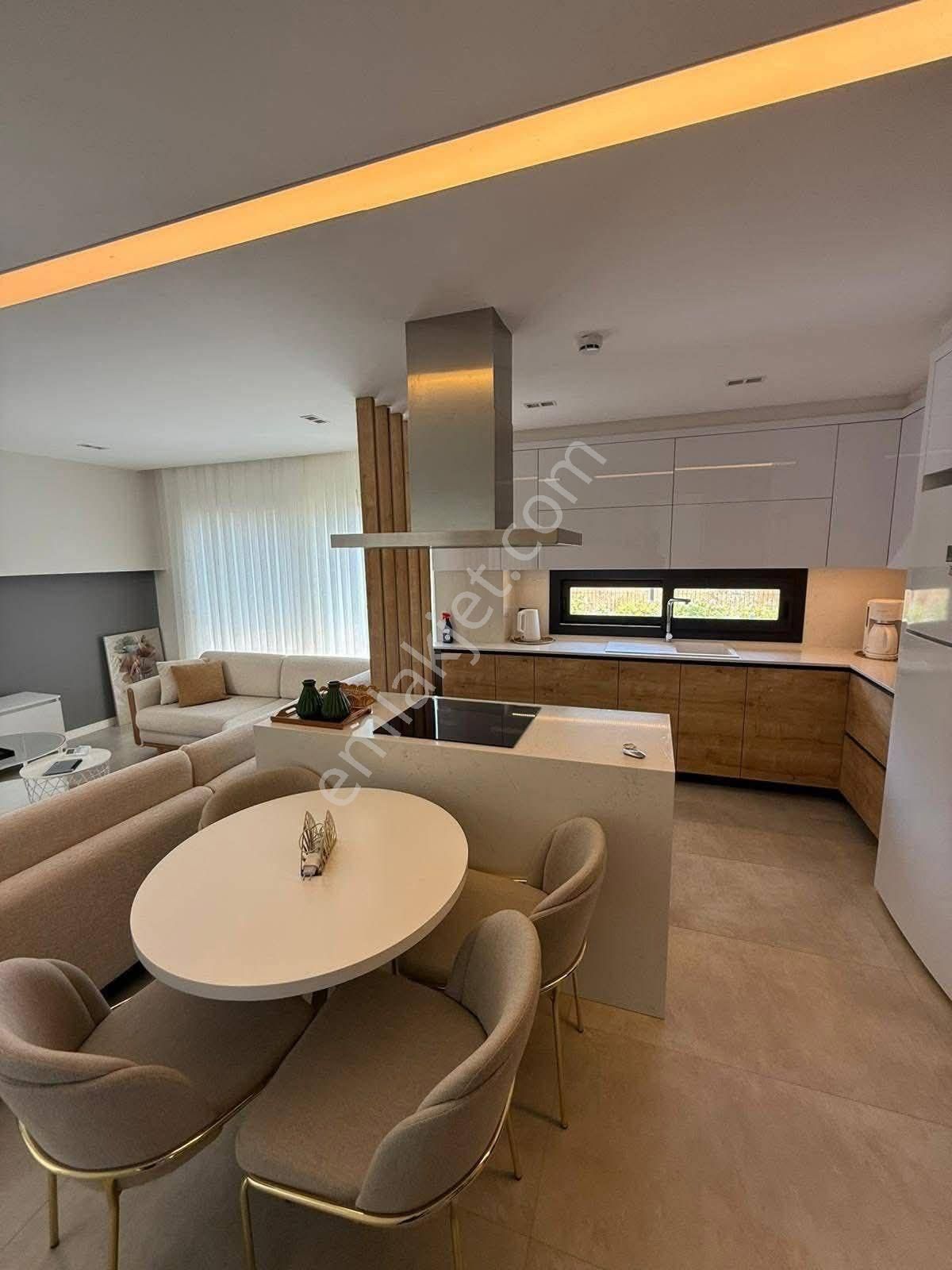 Kuşadasında Plaja Yakın Özel Havuzlu Ful Eşyalı Otoparklı Villa - Görsel 16