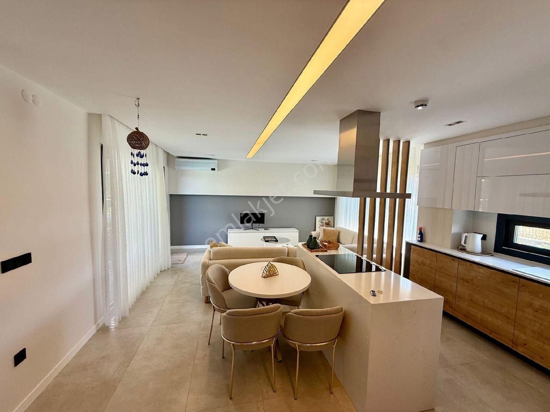 Kuşadasında Plaja Yakın Özel Havuzlu Ful Eşyalı Otoparklı Villa - Görsel 11