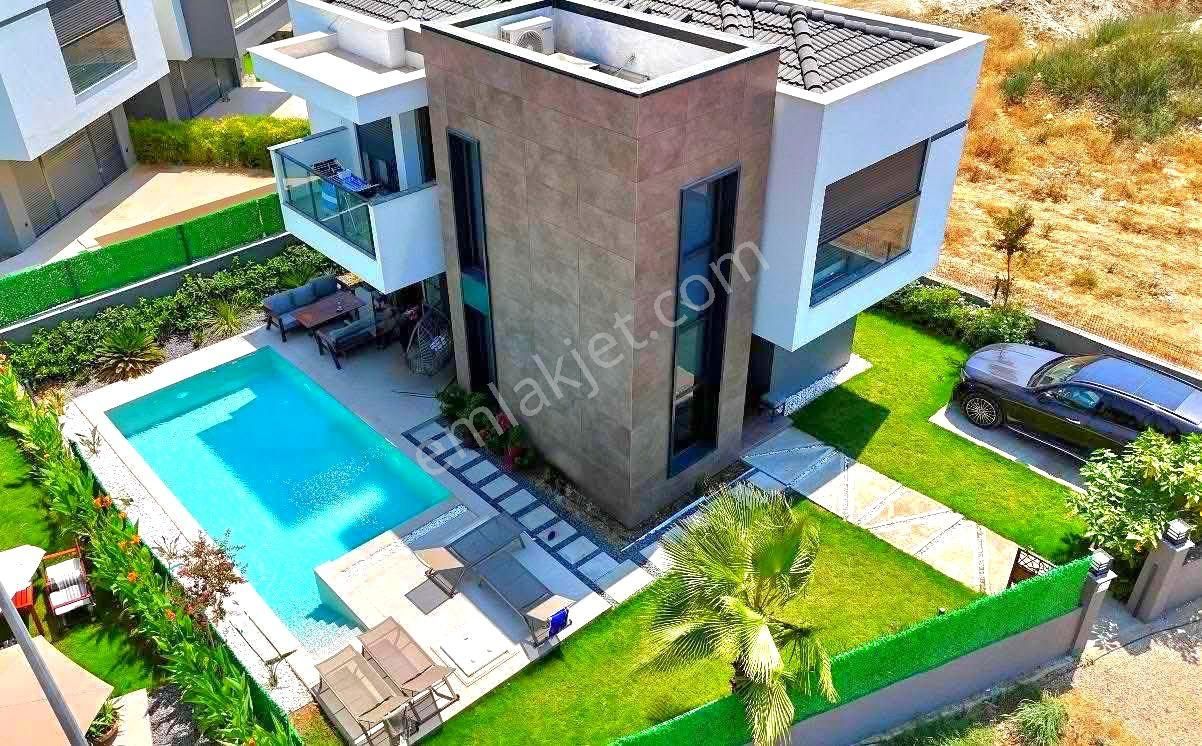 Kuşadasında Plaja Yakın Özel Havuzlu Ful Eşyalı Otoparklı Villa - Görsel 6