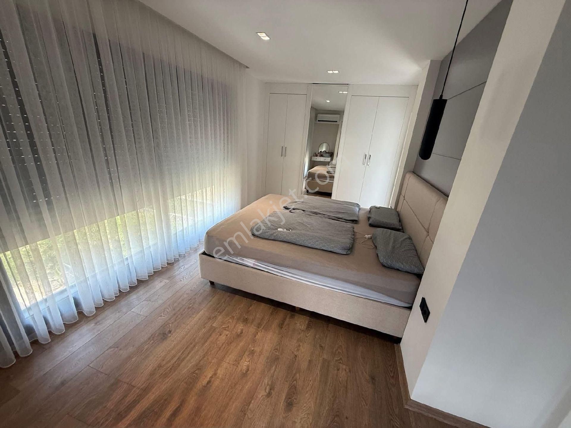 Kuşadasında Plaja Yakın Özel Havuzlu Ful Eşyalı Otoparklı Villa - Görsel 21