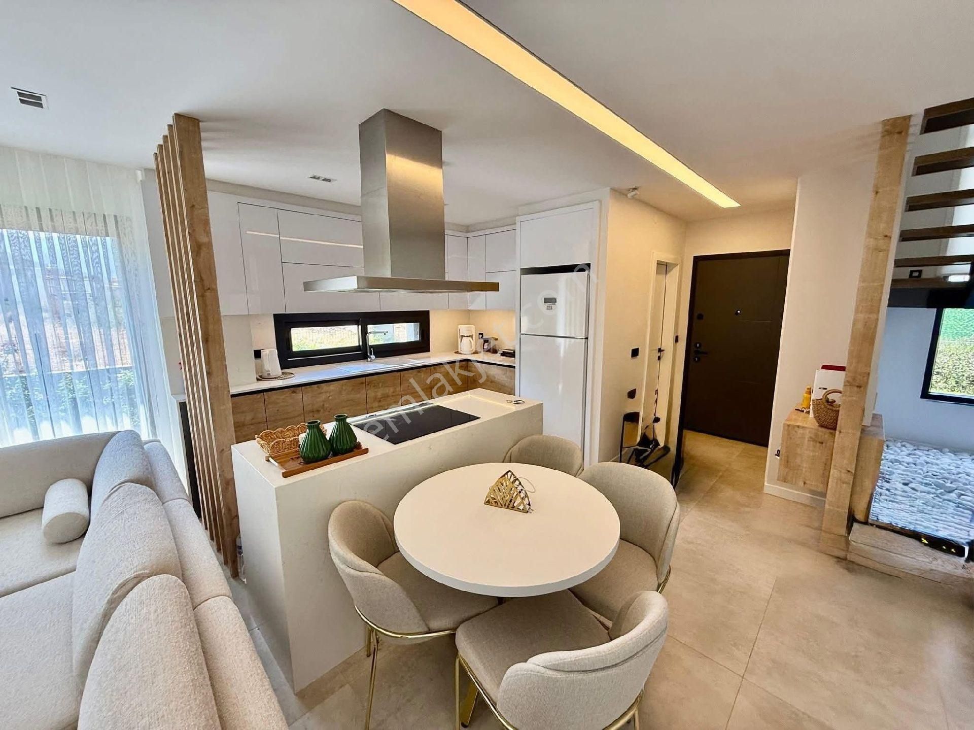 Kuşadasında Plaja Yakın Özel Havuzlu Ful Eşyalı Otoparklı Villa - Görsel 10