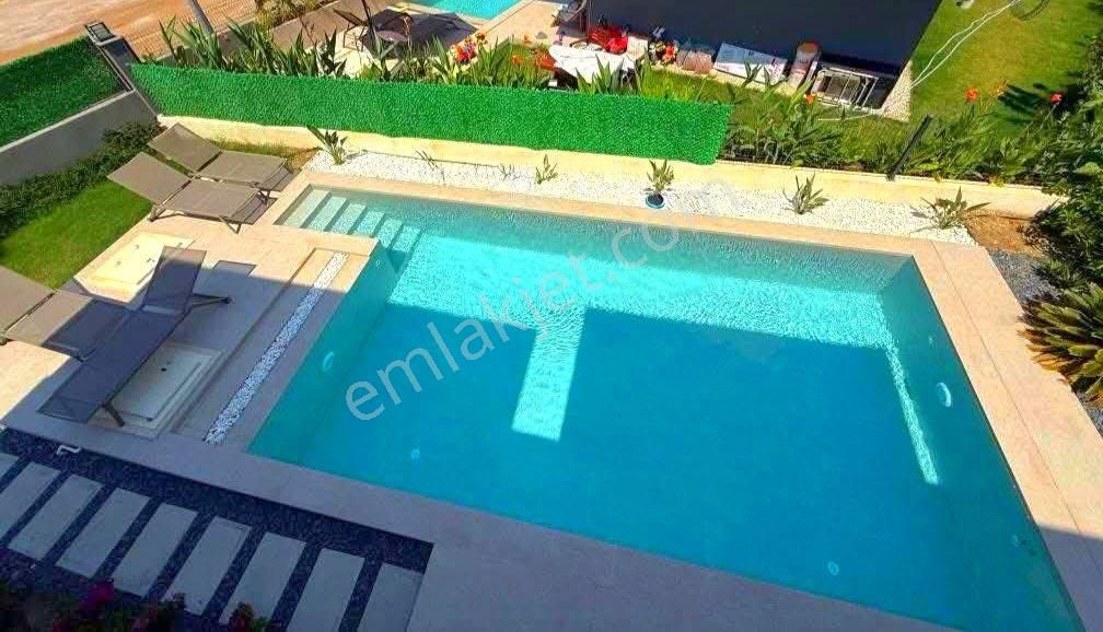 Kuşadasında Plaja Yakın Özel Havuzlu Ful Eşyalı Otoparklı Villa - Görsel 3