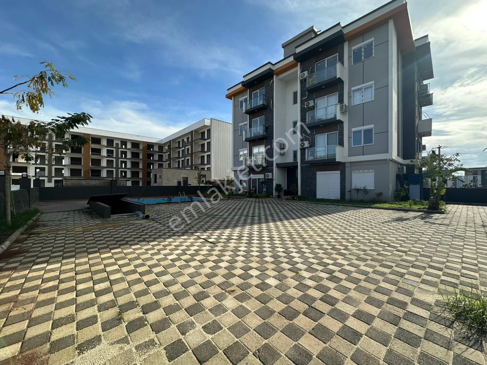 Altıntaşta Caddeye Yakın Havuzlu Katta Satılık Daire - Görsel 12