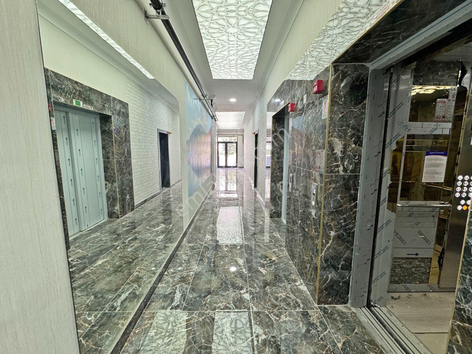 Sıfır 3+1 Site İçinde Cadde Üzeri Manzaralı K.otopark İskanlı - Görsel 9