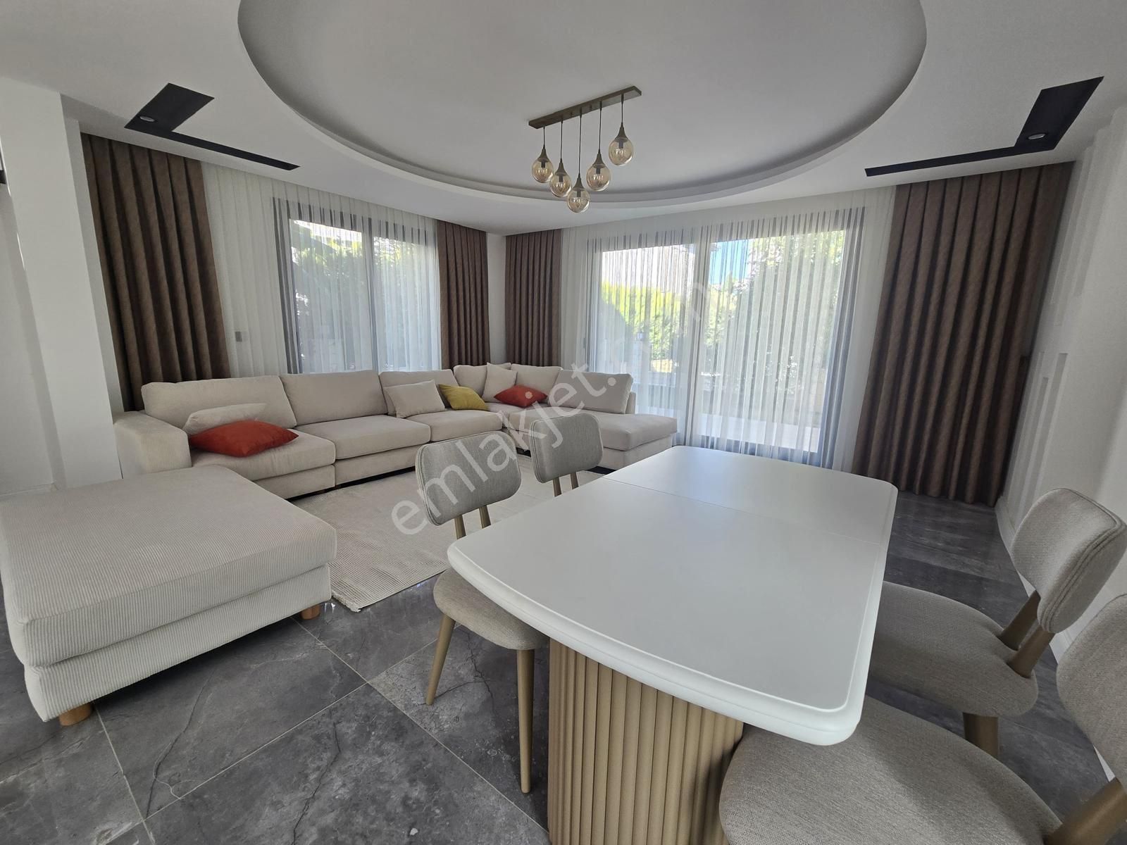 Efeler’de Tam Müstakil 260 M2 Arsa İçerisinde, Eşyalı Lüks Villa - Görsel 19