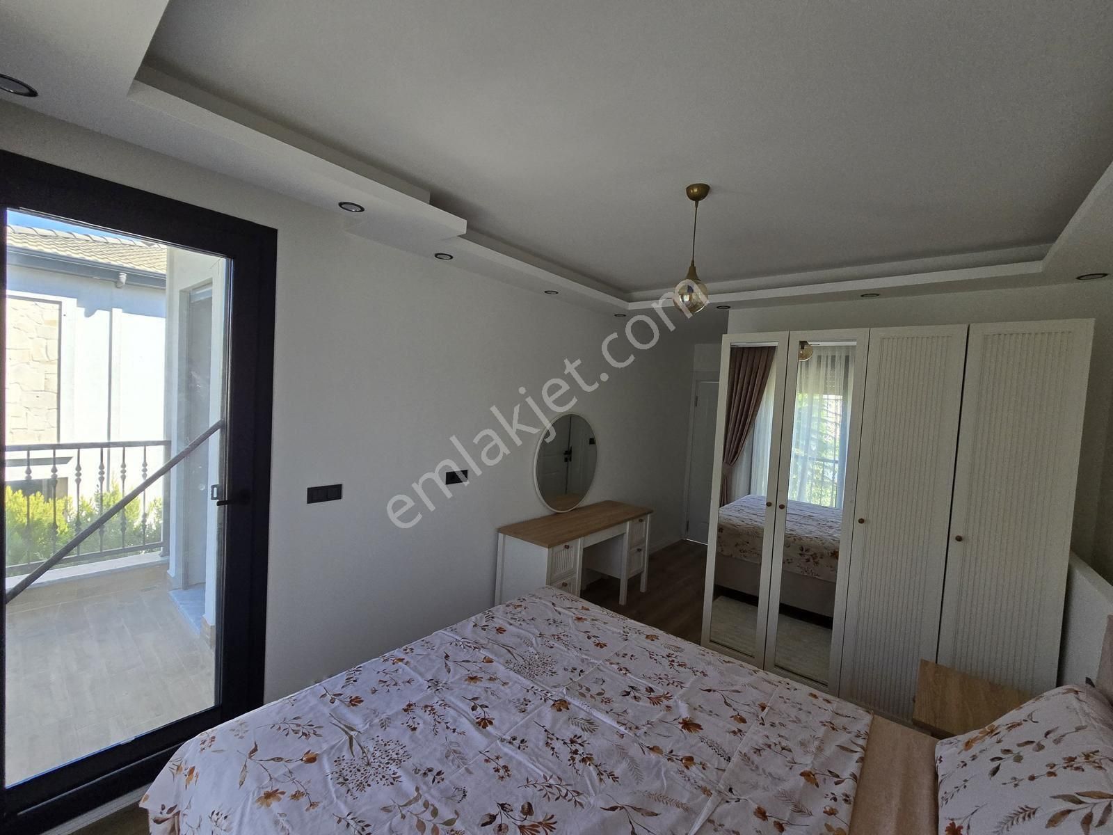 Efeler’de Tam Müstakil 260 M2 Arsa İçerisinde, Eşyalı Lüks Villa - Görsel 35