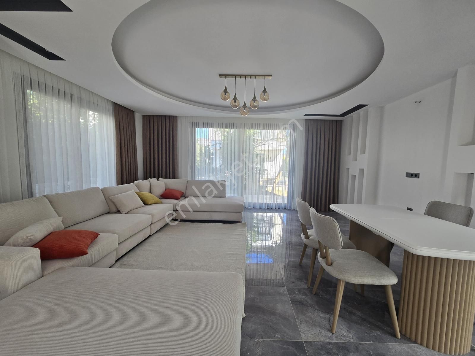 Efeler’de Tam Müstakil 260 M2 Arsa İçerisinde, Eşyalı Lüks Villa - Görsel 32