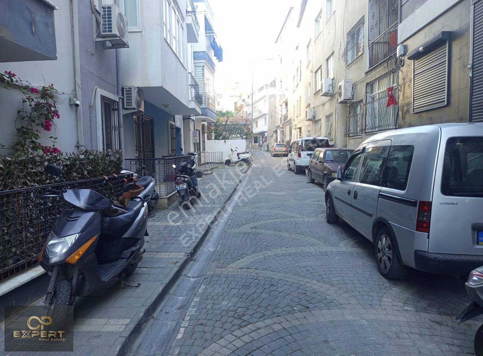 Kuşadası Merkezde 1+1 Sahıle 150 M Yurume Mesafesınde