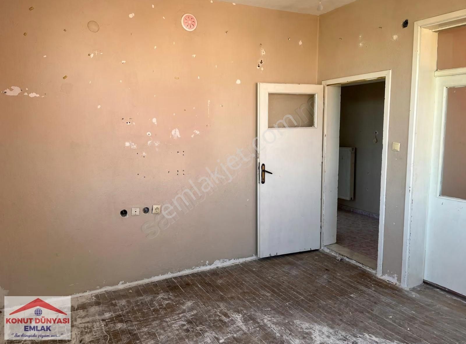 Bosnada Üniversite Yakın Her Kat Tek Daire 3 Katlıda 3 Kat Dair - Görsel 3