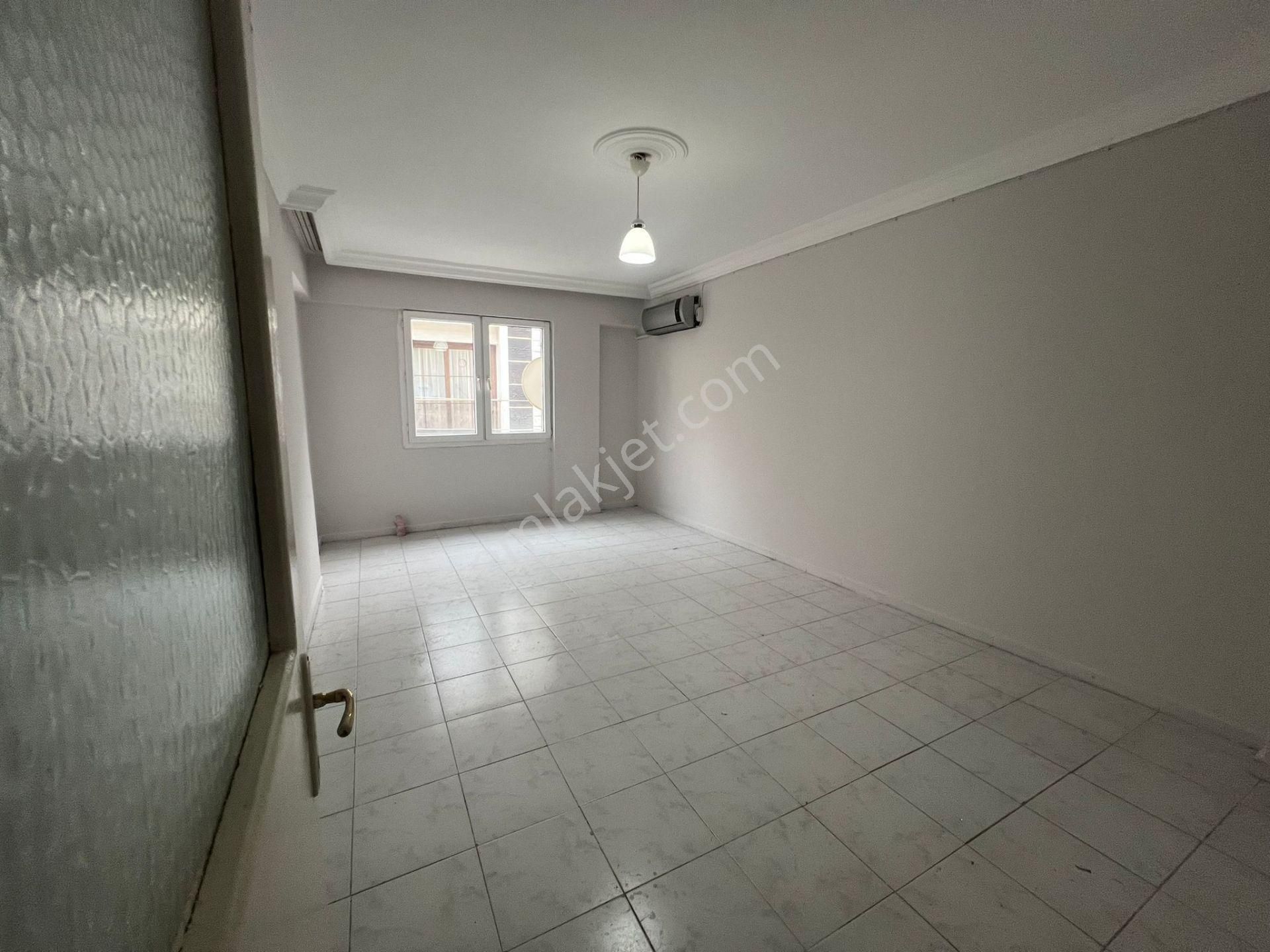 Acill Buca Hürriyet Mah.de 2+1 120m2 Ayrı Mutfak Arakat Satılık Daire