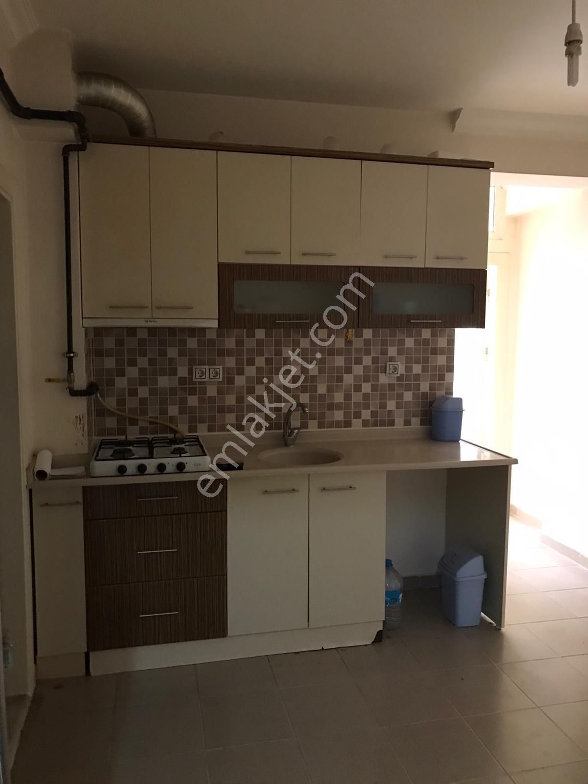 Nil Emlak Gyd Den Yenibağlarda Arakat Balkonlu 50m2 1+1