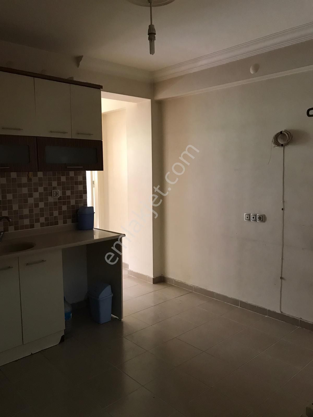 Nil Emlak Gyd Den Yenibağlarda Arakat Balkonlu 50m2 1+1 - Görsel 2