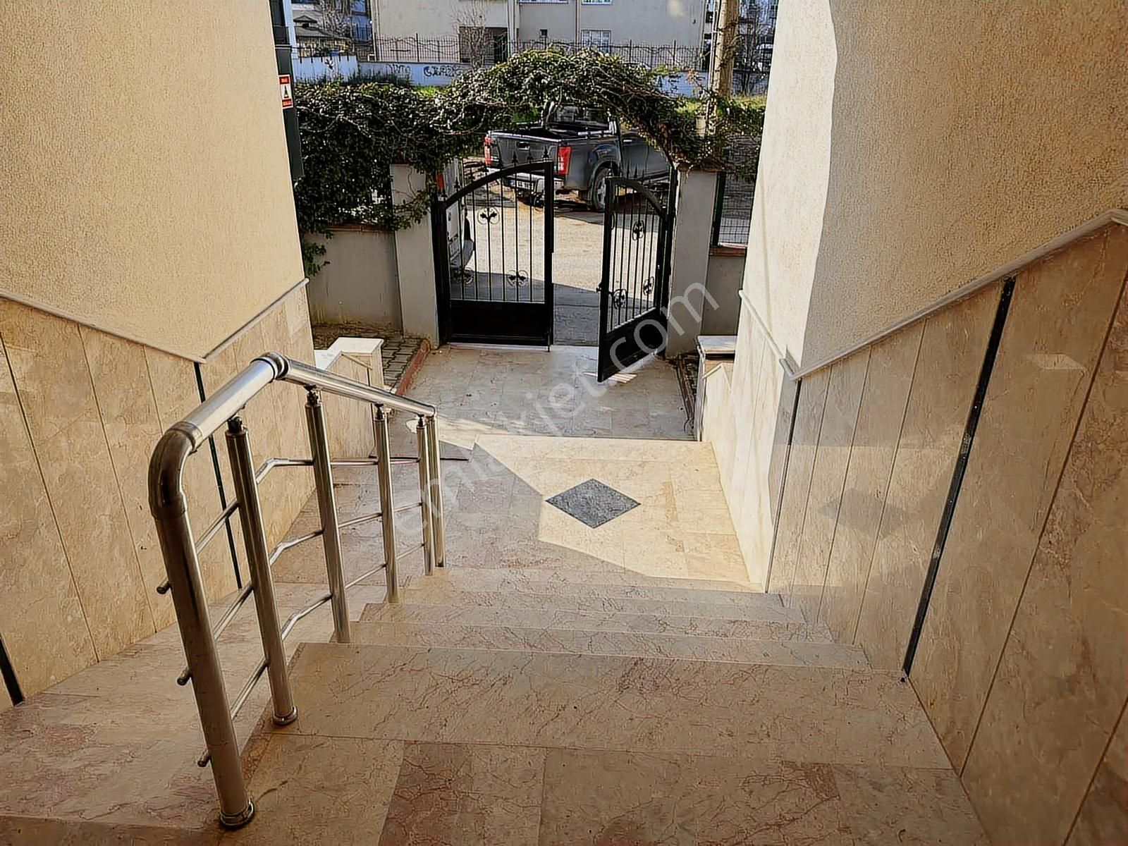 Yayla'da Merkezi Konumda Satılık 3+1 Daire - Görsel 19