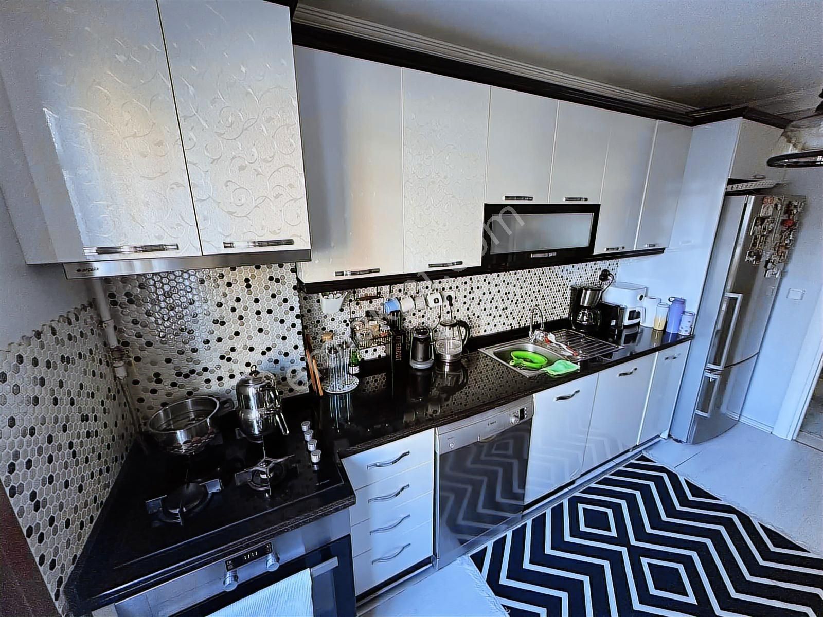 Yayla'da Merkezi Konumda Satılık 3+1 Daire - Görsel 26