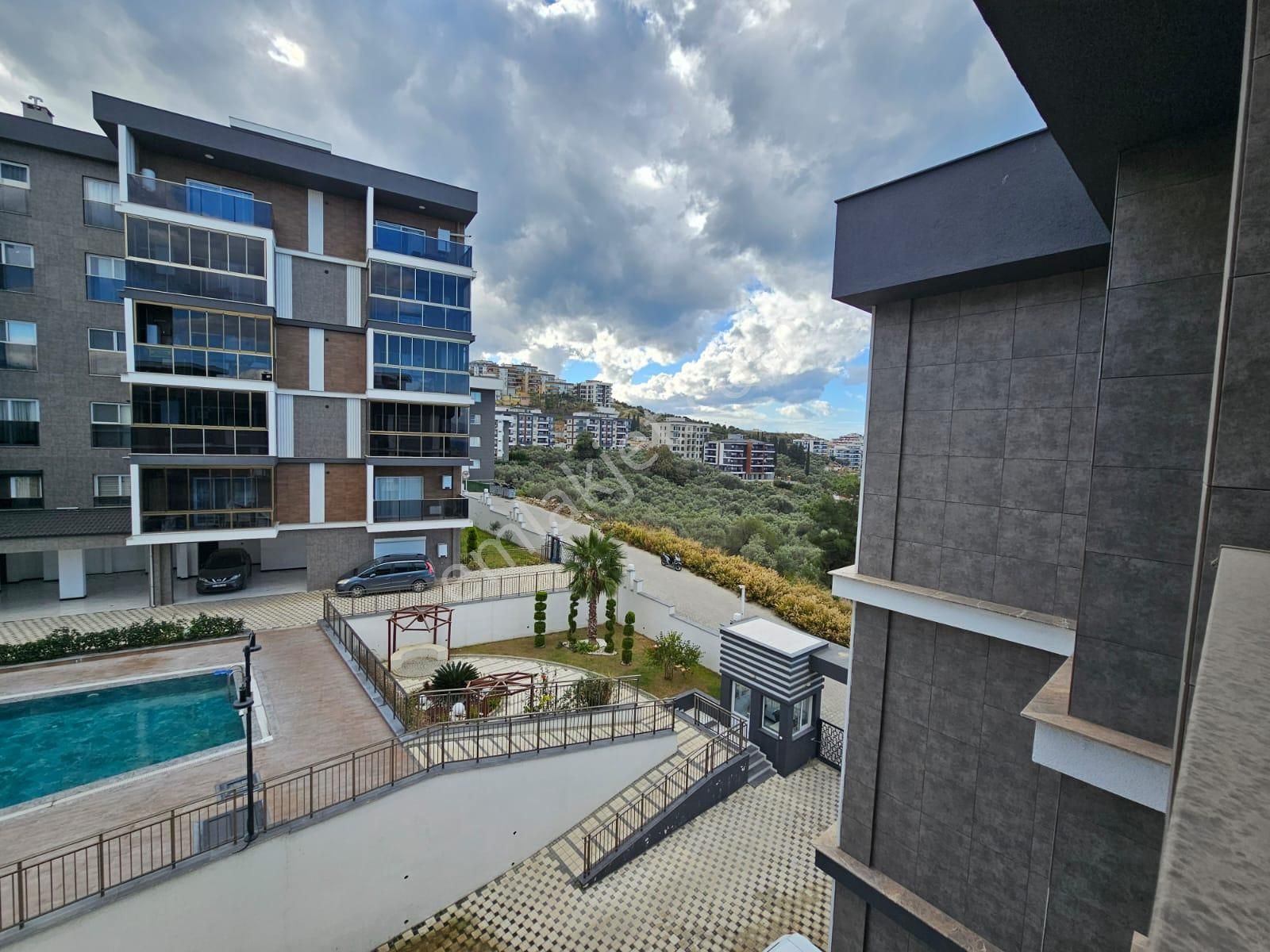 Kuşadası Değermendere Mh.de Havuzlu Site İçersinde Deniz Manzaralı 3+1 Daire - Görsel 11