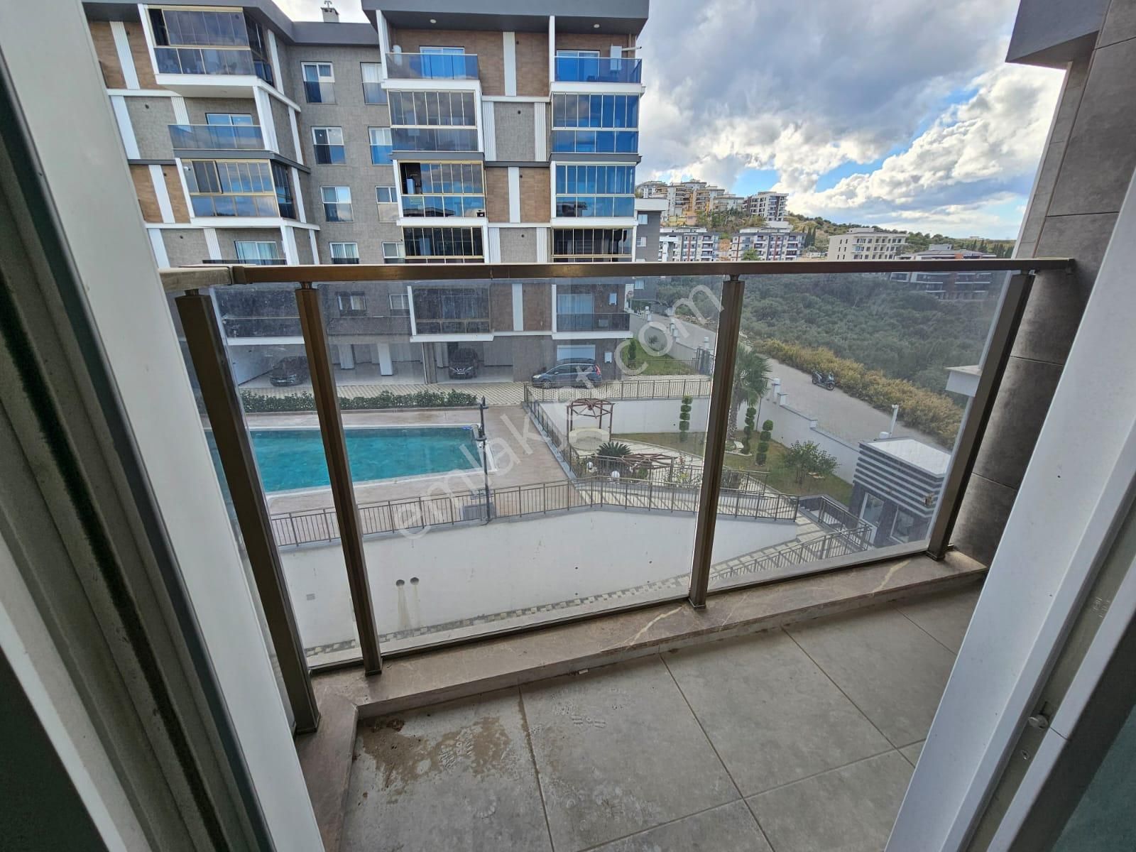 Kuşadası Değermendere Mh.de Havuzlu Site İçersinde Deniz Manzaralı 3+1 Daire - Görsel 5