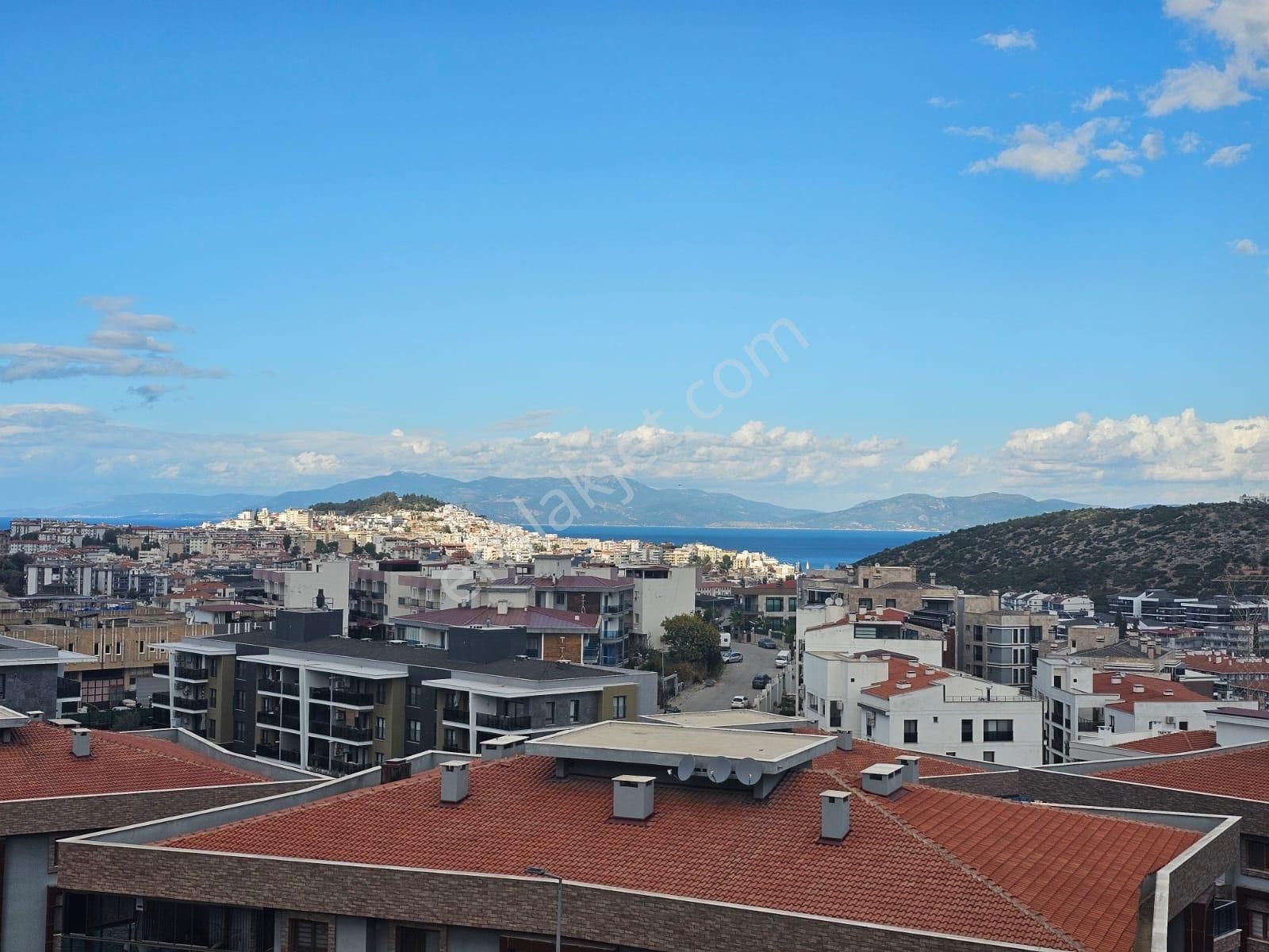 Kuşadası Değermendere Mh.de Havuzlu Site İçersinde Deniz Manzaralı 3+1 Daire