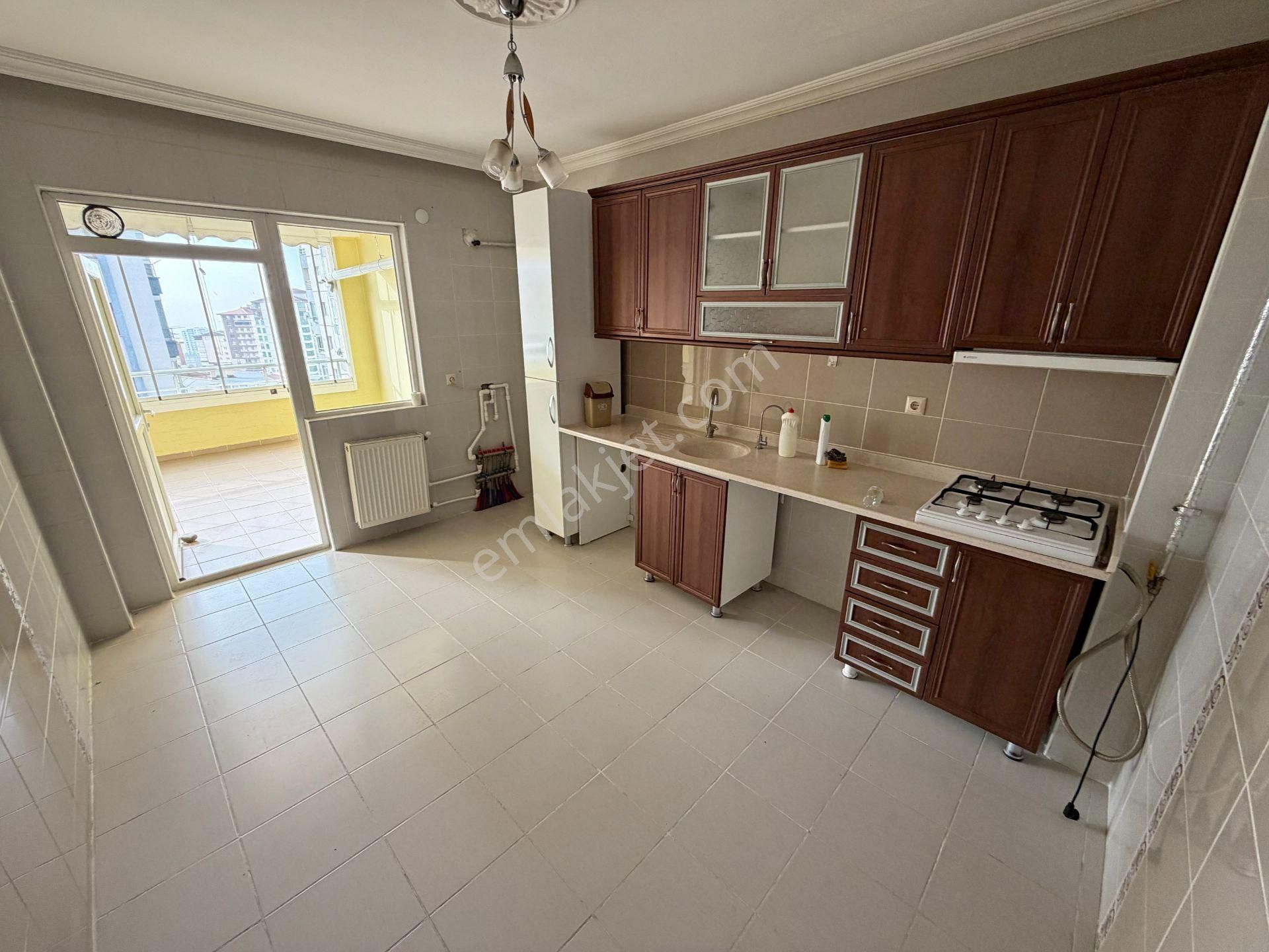 Cihandan Park Manzaralı Geniş Ebeveyn Banyolu 3+1 Kiralık Daire