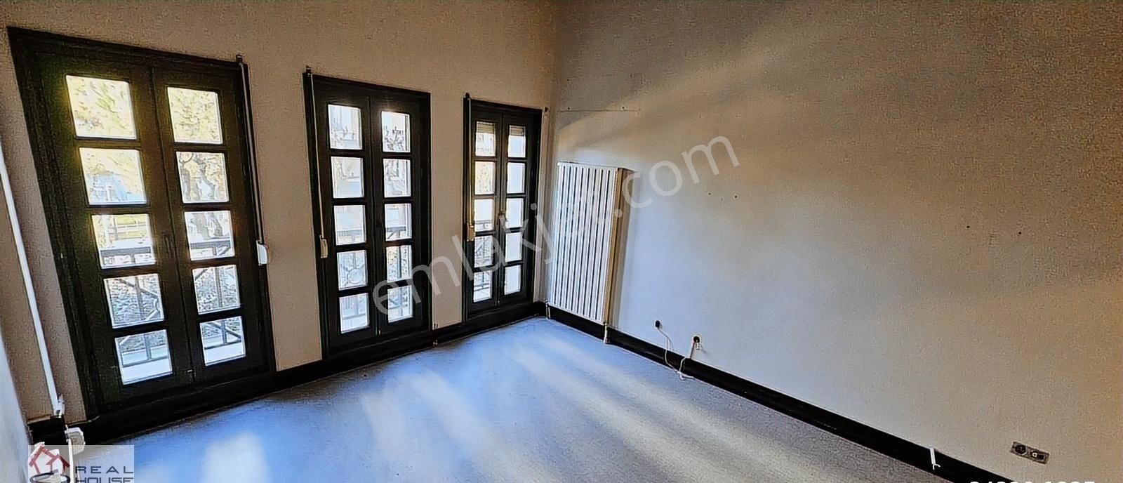 Bahçeşehir Gölet Otoparklı Bahçeli Tripleks Villa & İş Yeri - Görsel 21