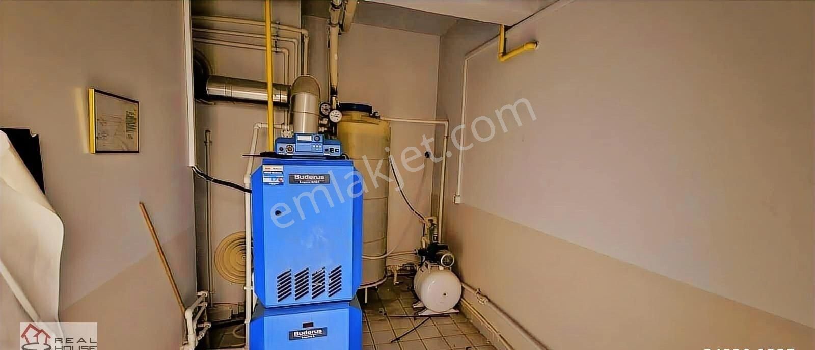 Bahçeşehir Gölet Otoparklı Bahçeli Tripleks Villa & İş Yeri - Görsel 19