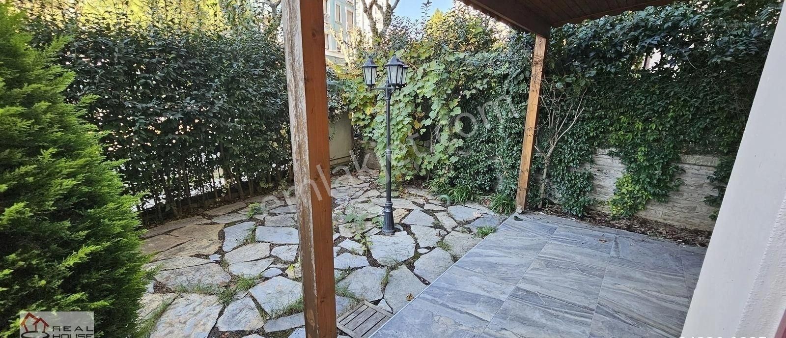 Bahçeşehir Gölet Otoparklı Bahçeli Tripleks Villa & İş Yeri - Görsel 16