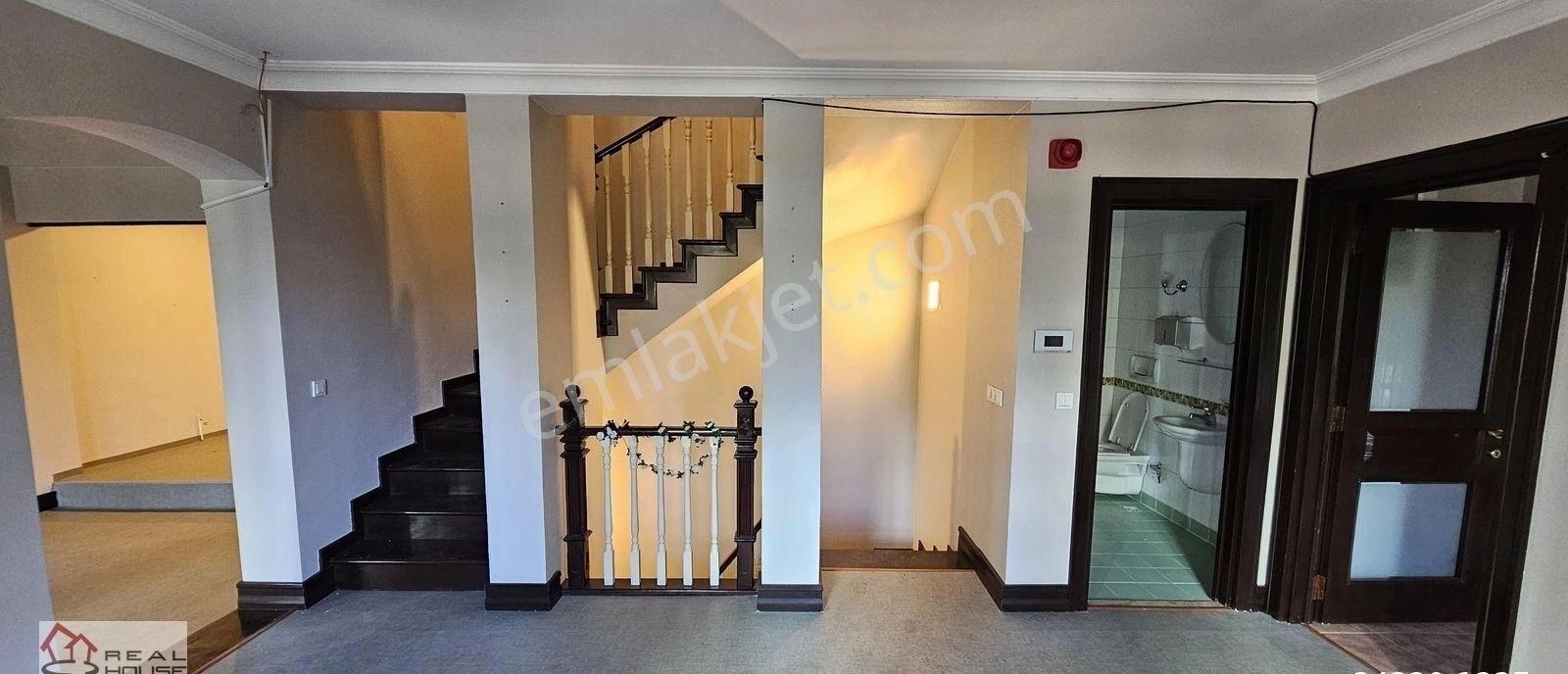 Bahçeşehir Gölet Otoparklı Bahçeli Tripleks Villa & İş Yeri - Görsel 33