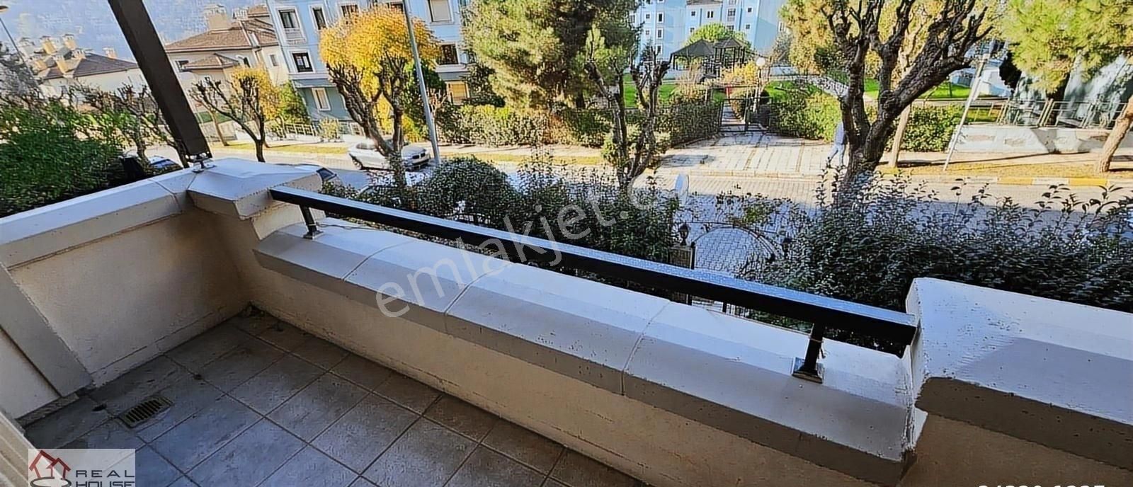 Bahçeşehir Gölet Otoparklı Bahçeli Tripleks Villa & İş Yeri - Görsel 32