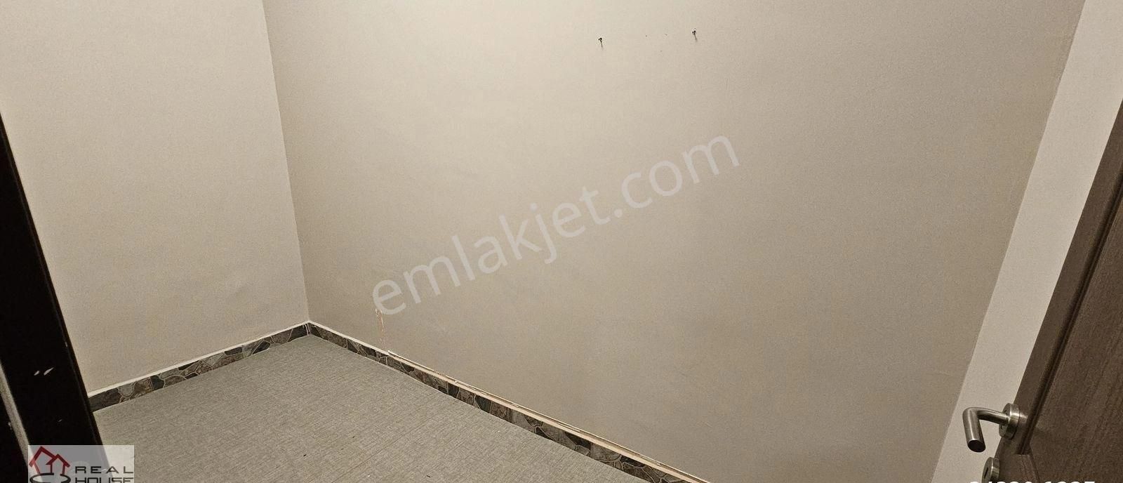 Bahçeşehir Gölet Otoparklı Bahçeli Tripleks Villa & İş Yeri - Görsel 18