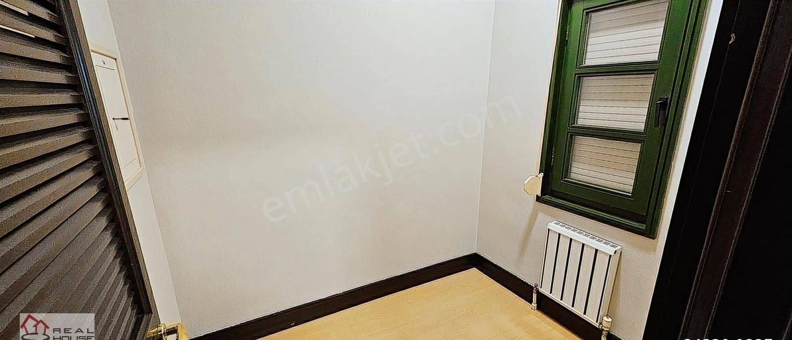 Bahçeşehir Gölet Otoparklı Bahçeli Tripleks Villa & İş Yeri - Görsel 17