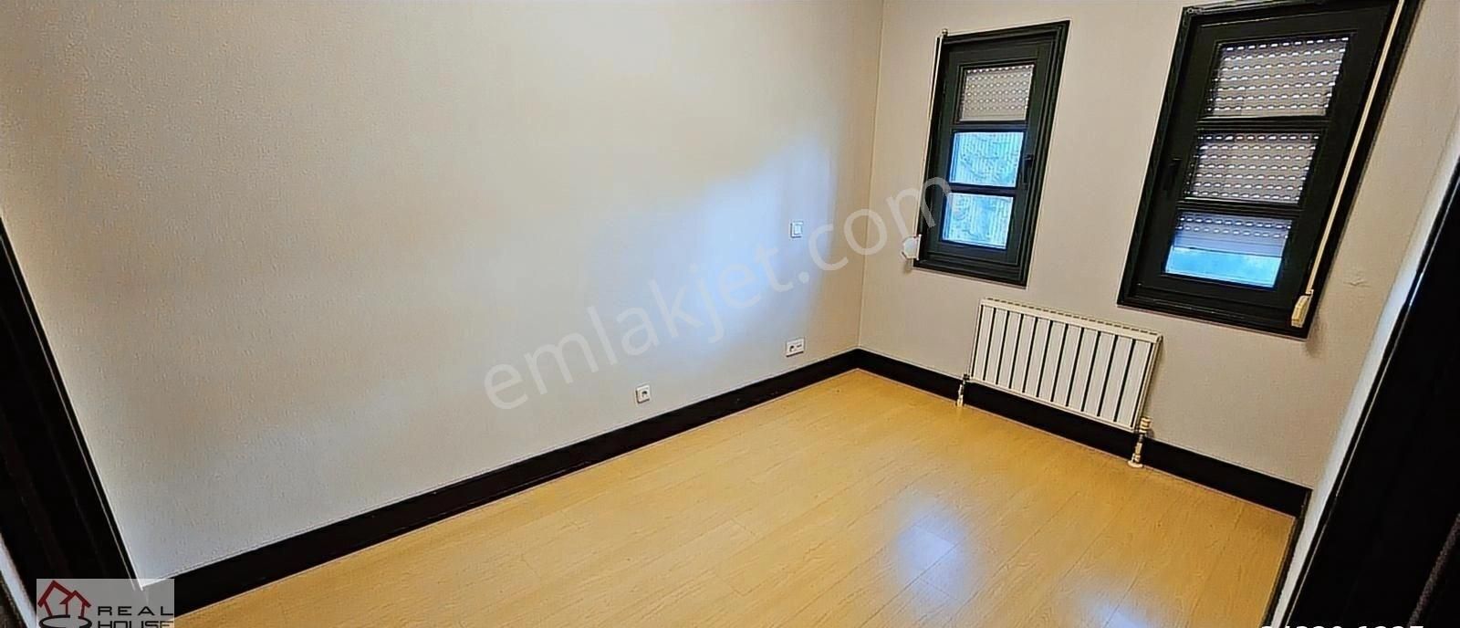 Bahçeşehir Gölet Otoparklı Bahçeli Tripleks Villa & İş Yeri - Görsel 5