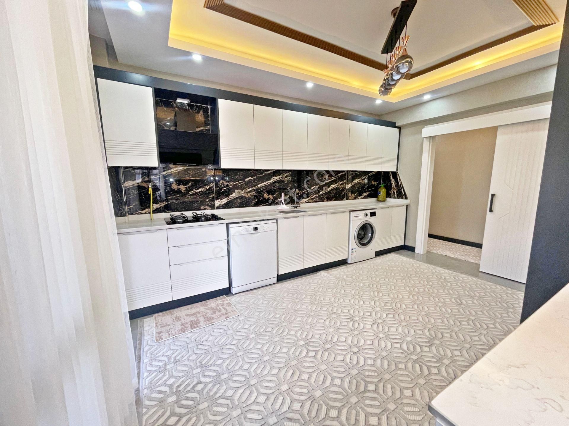 Karacaahmet'te Taşınmaya Hazır Masrafsız Yemek Odalı 3.5+1 Daire