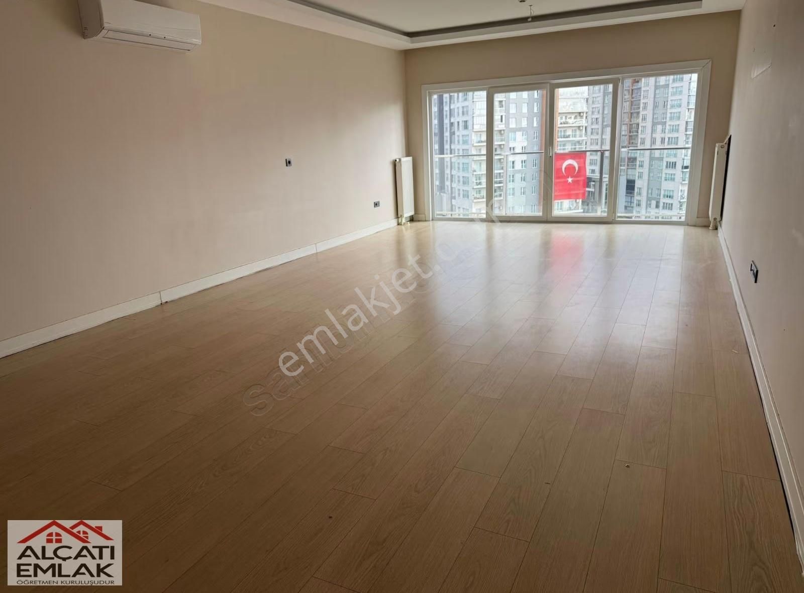 Başakşehir Avrupa Konutlarında Boş Taşınmaya Hazır Kiralık 4+1 - Görsel 2
