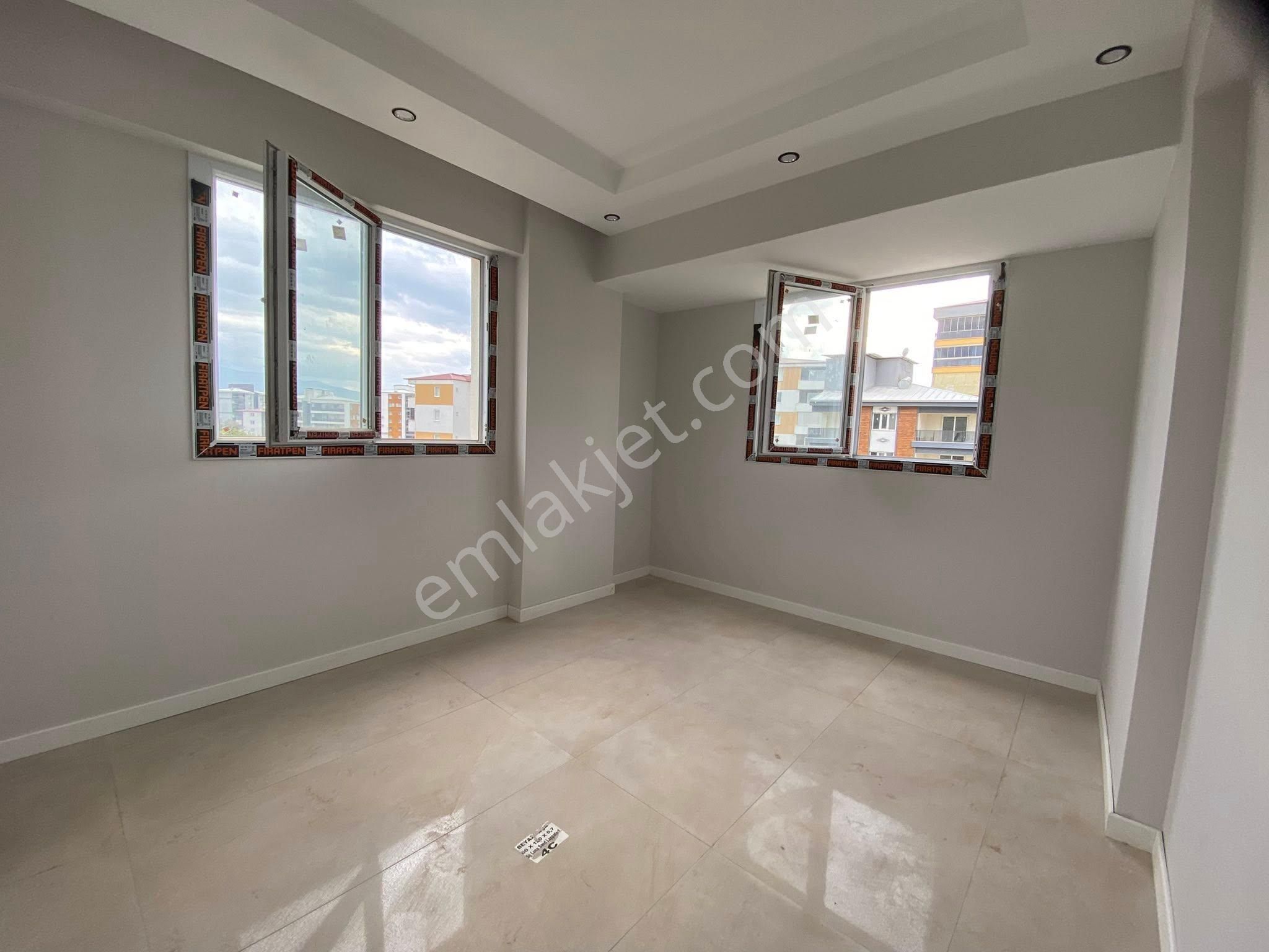 Yeşil Mahallede 3 Katlı Bina Ayrıcalığıyla Lüx İşçilikli Sıfır 3+2 Daire - Görsel 3