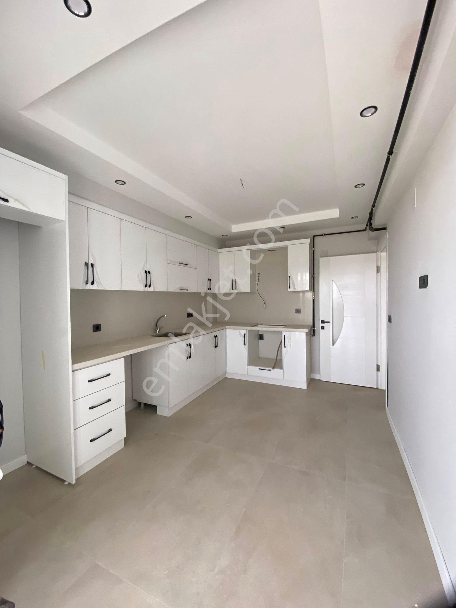 Yeşil Mahallede 3 Katlı Bina Ayrıcalığıyla Lüx İşçilikli Sıfır 3+2 Daire - Görsel 17