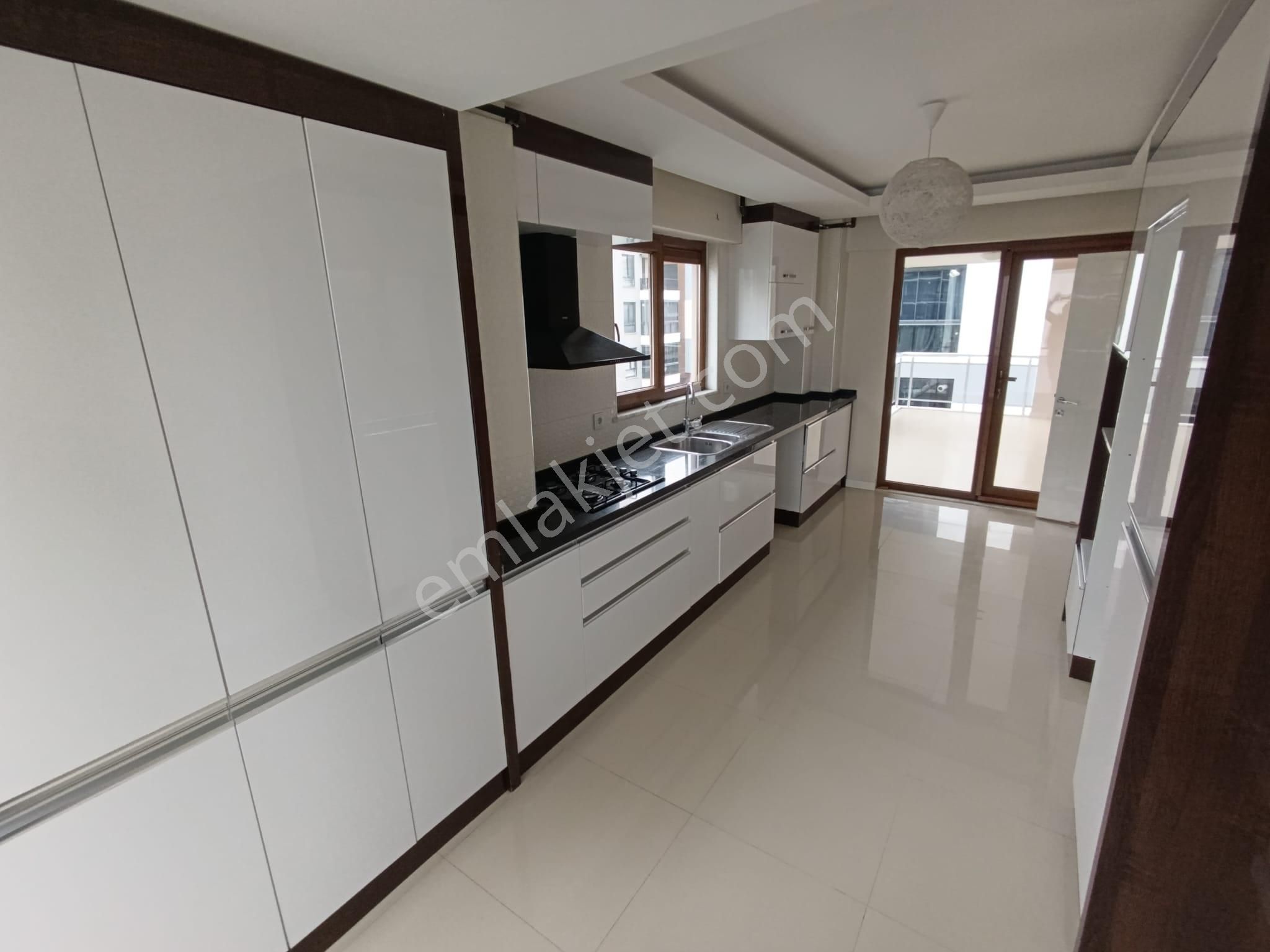 Blokyapı'dan Yenişafakta Ebeveyn Banyolu 140 M2 Arakat 2+1 Daire