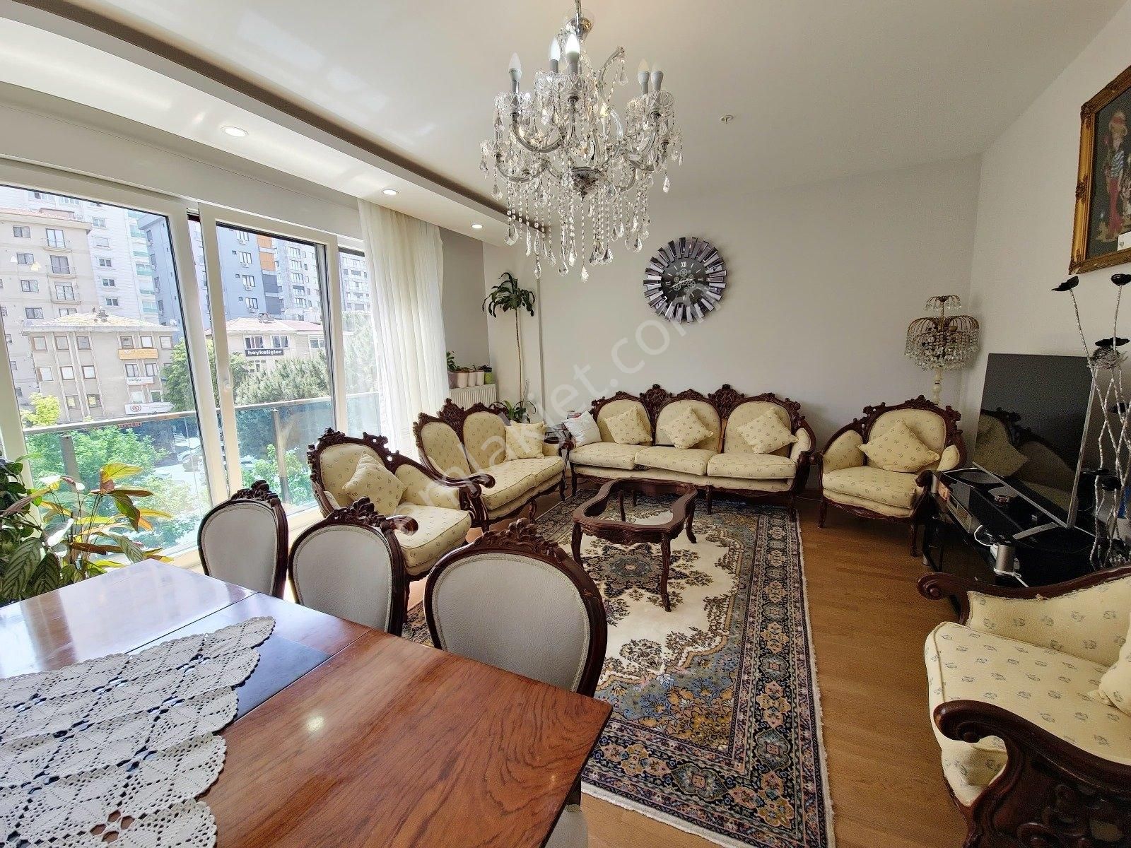 Suadiye Ayşekadında Havuzlu,balkonlu,ebeveynli Prestijli Binada